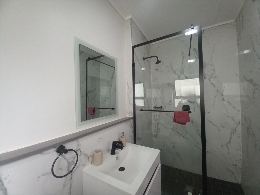 To Let 1 Bedroom Property for Rent in Sandown Western Cape